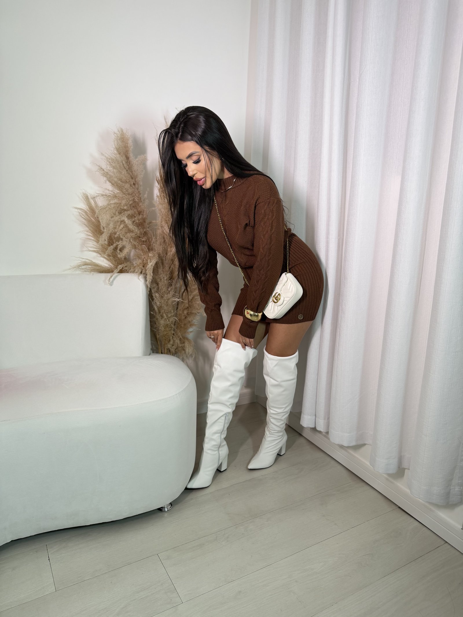 Giulia em ensaio editorial